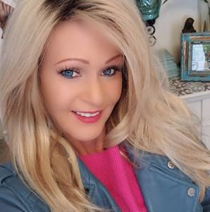 Meet your Posher, Carrie